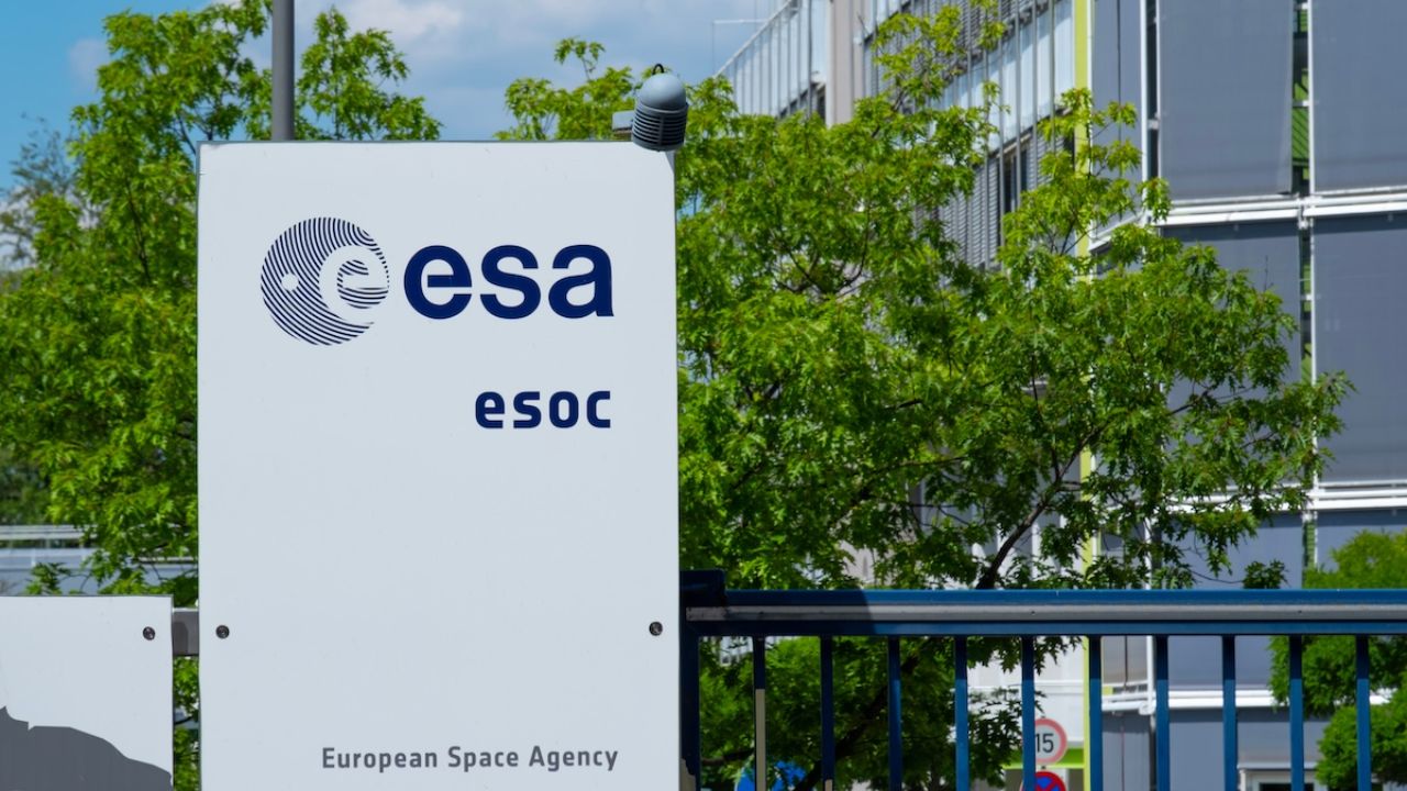 Navigating Open Innovation at the European Space Agency: A Strategy for Public Organizations and Their Stakeholders